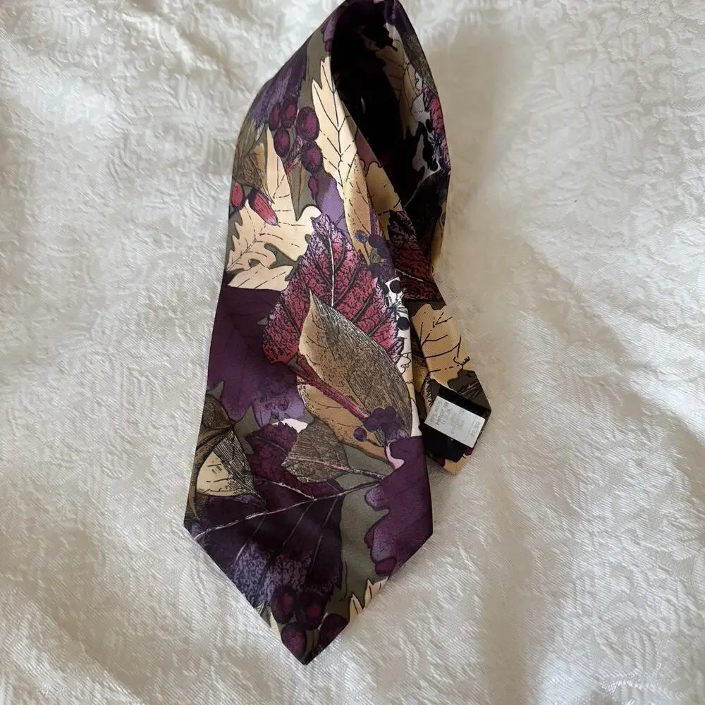 Vintage Wembley Brown Autumn Leaf Pattern 4” Wide Necktie 56” Tie 100% Silk